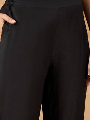 Women Solid Kurta with Pyjama & Dupatta 3