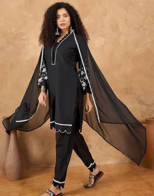 Women Solid Kurta with Pyjama & Dupatta 5