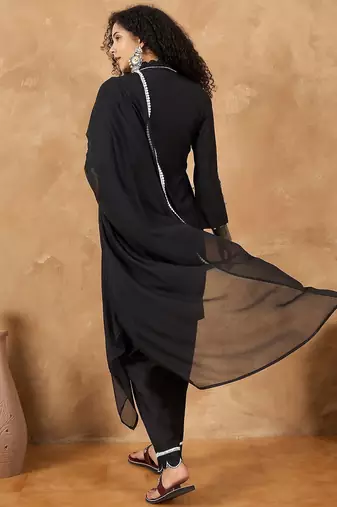 Women Solid Kurta with Pyjama & Dupatta