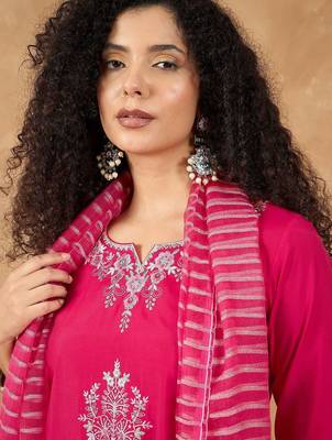 Women Ethnic Motifs Embroidered Kurta with Trouser & Dupatta 2