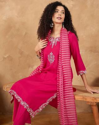 Women Ethnic Motifs Embroidered Kurta with Trouser & Dupatta 7