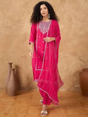 Floral Embroidered Thread Work Straight Kurta With Trousers & Dupatta 1