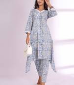 Women Floral Printed Kurta with Trousers