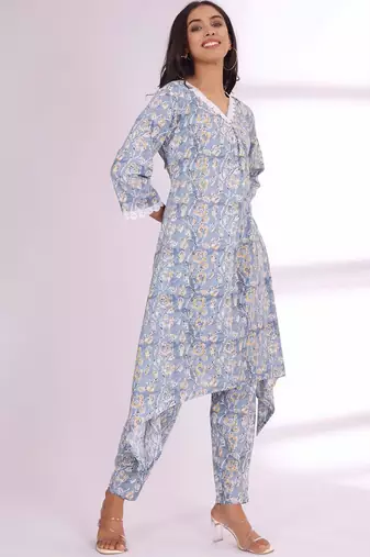 Women Floral Printed Kurta with Trousers