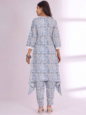 Women Floral Printed Kurta with Trousers 6