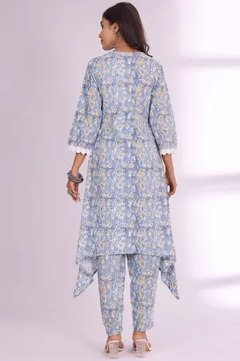 Women Floral Printed Kurta with Trousers