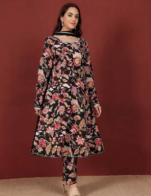 Floral Printed Round Neck Pure Cotton Anarkali Kurta With Trousers & Dupatta 5