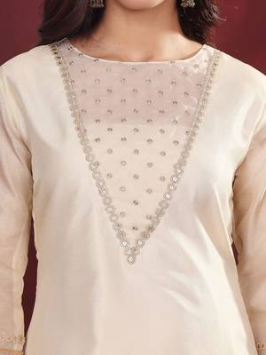 Floral Embroidered Round-Neck Straight Kurta With Trousers & Dupatta 2