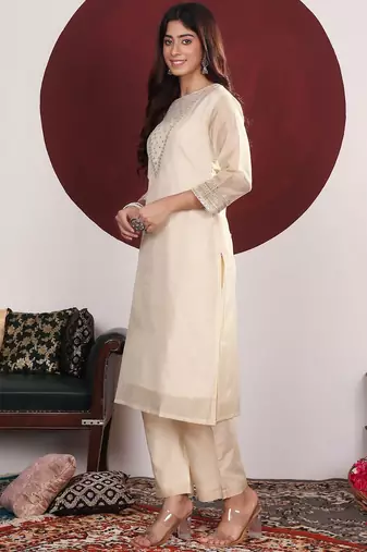 Floral Embroidered Round-Neck Straight Kurta With Trousers & Dupatta