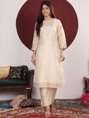 Floral Embroidered Round-Neck Straight Kurta With Trousers & Dupatta 5