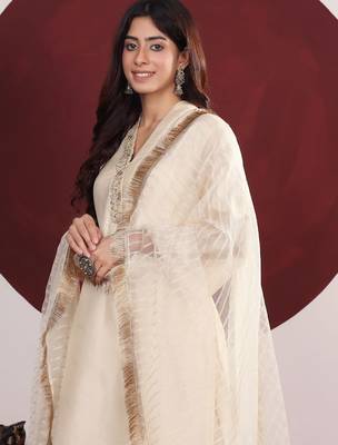Floral Embroidered Round-V Straight Kurta With Trousers & Dupatta 2