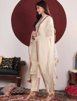 Floral Embroidered Round-V Straight Kurta With Trousers & Dupatta 5