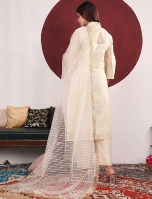 Floral Embroidered Round-V Straight Kurta With Trousers & Dupatta 6