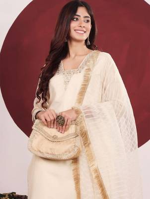 Floral Embroidered V-Neck Straight Kurta With Trousers & Dupatta 2