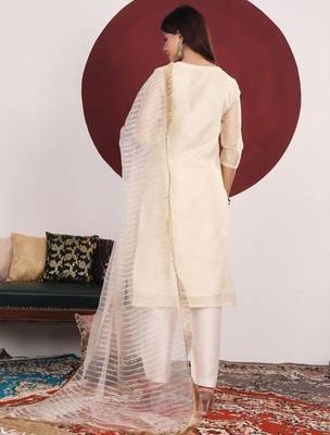 Floral Embroidered V-Neck Straight Kurta With Trousers & Dupatta 3