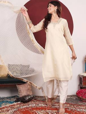 Floral Embroidered V-Neck Straight Kurta With Trousers & Dupatta 1