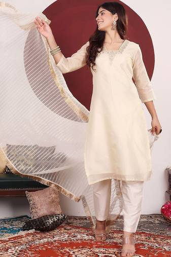 Floral Embroidered V-Neck Straight Kurta With Trousers & Dupatta