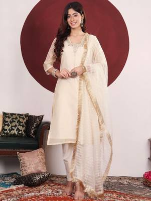 Floral Embroidered V-Neck Straight Kurta With Trousers & Dupatta 4