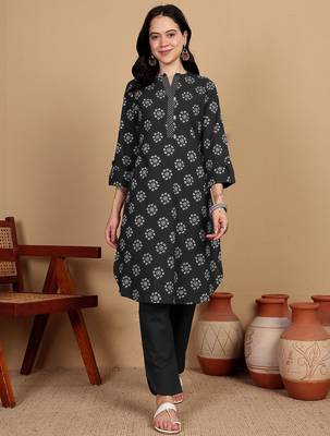 Floral Printed Mandarin Collar Straight Kurta With Trousers 2