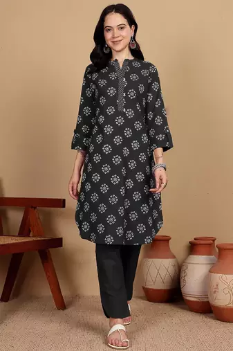 Floral Printed Mandarin Collar Straight Kurta With Trousers