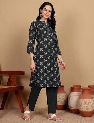Floral Printed Mandarin Collar Straight Kurta With Trousers 5