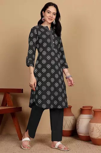 Floral Printed Mandarin Collar Straight Kurta With Trousers