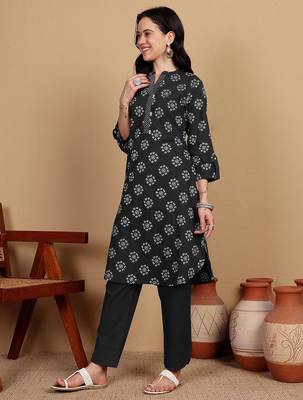 Floral Printed Mandarin Collar Straight Kurta With Trousers 6