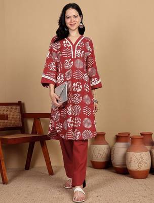 Geometric Printed V-Neck Straight Kurta With Trousers 1