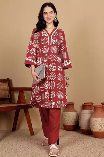 Geometric Printed V-Neck Straight Kurta With Trousers