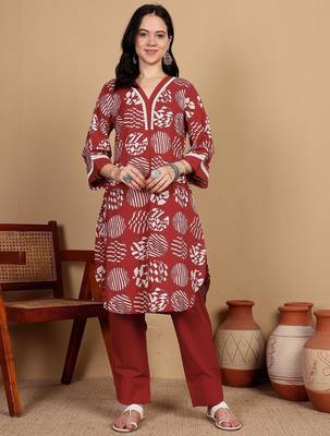 Geometric Printed V-Neck Straight Kurta With Trousers 2