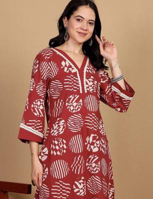 Geometric Printed V-Neck Straight Kurta With Trousers 3