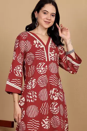 Geometric Printed V-Neck Straight Kurta With Trousers