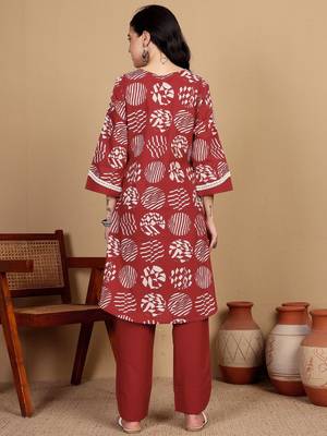 Geometric Printed V-Neck Straight Kurta With Trousers 6
