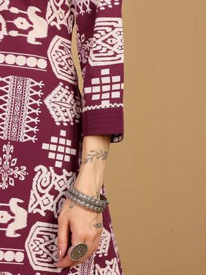 Women Floral Printed Kurta with Trousers 3