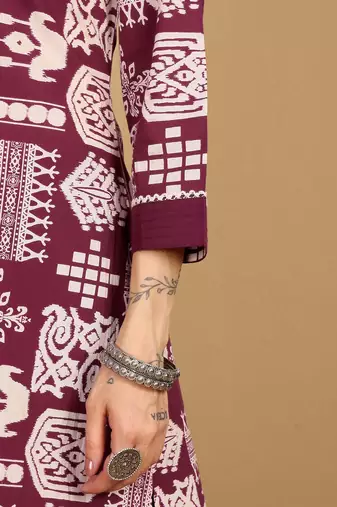 Women Floral Printed Kurta with Trousers