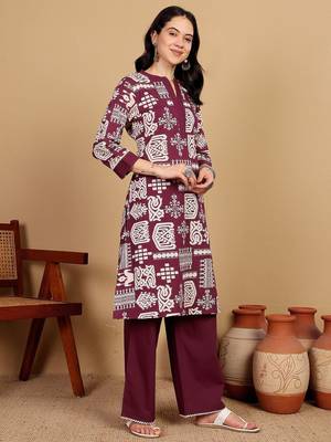 Women Floral Printed Kurta with Trousers 5