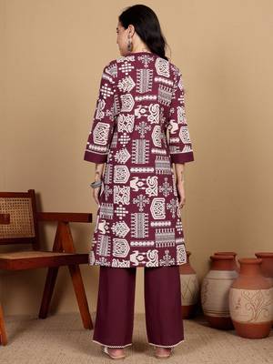 Women Floral Printed Kurta with Trousers 7