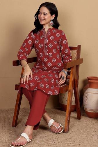 Floral Printed Mandarin Collar Straight Kurta With Trousers