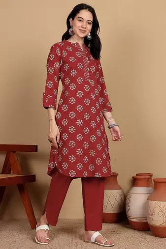 Floral Printed Mandarin Collar Straight Kurta With Trousers