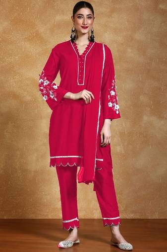 Women Solid Fuchsia Regular Beads and Stones Detail Kurta with Trousers & Dupatta