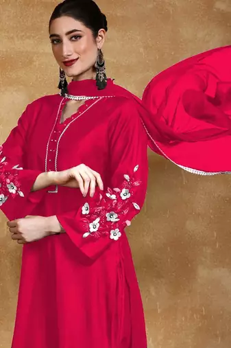 Women Solid Fuchsia Regular Beads and Stones Detail Kurta with Trousers & Dupatta