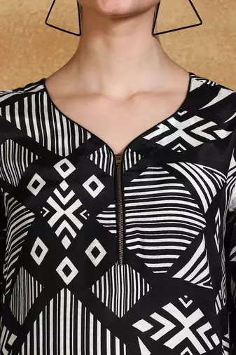 Women Geometric Printed Kurta with Trousers