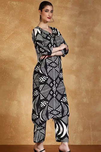 Women Geometric Printed Kurta with Trousers