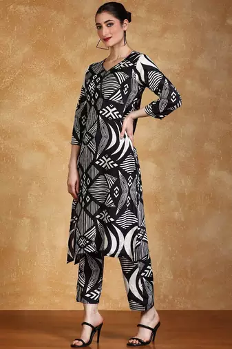 Women Geometric Printed Kurta with Trousers
