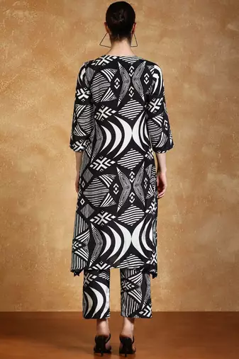 Women Geometric Printed Kurta with Trousers