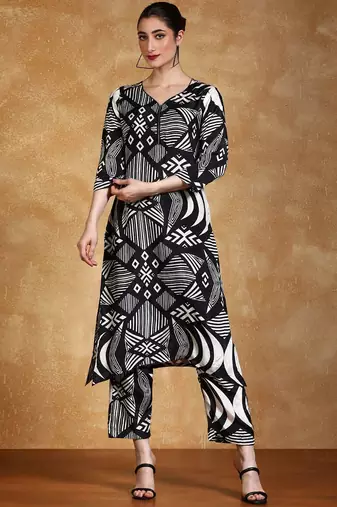 Women Geometric Printed Kurta with Trousers
