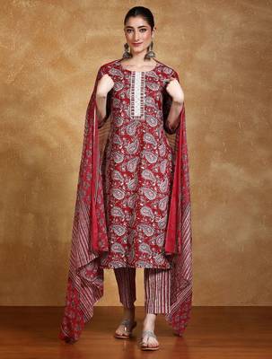 Women Paisley Printed Kurta with Trousers & Dupatta 1
