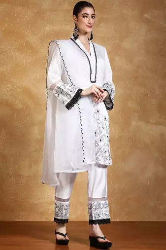 Women Floral Embroidered Kurta with Trousers & Dupatta
