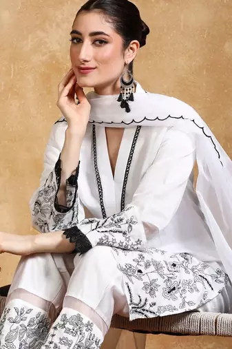 Women Floral Embroidered Kurta with Trousers & Dupatta