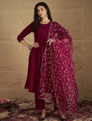 Women Solid Kurta with Trousers & Dupatta 1